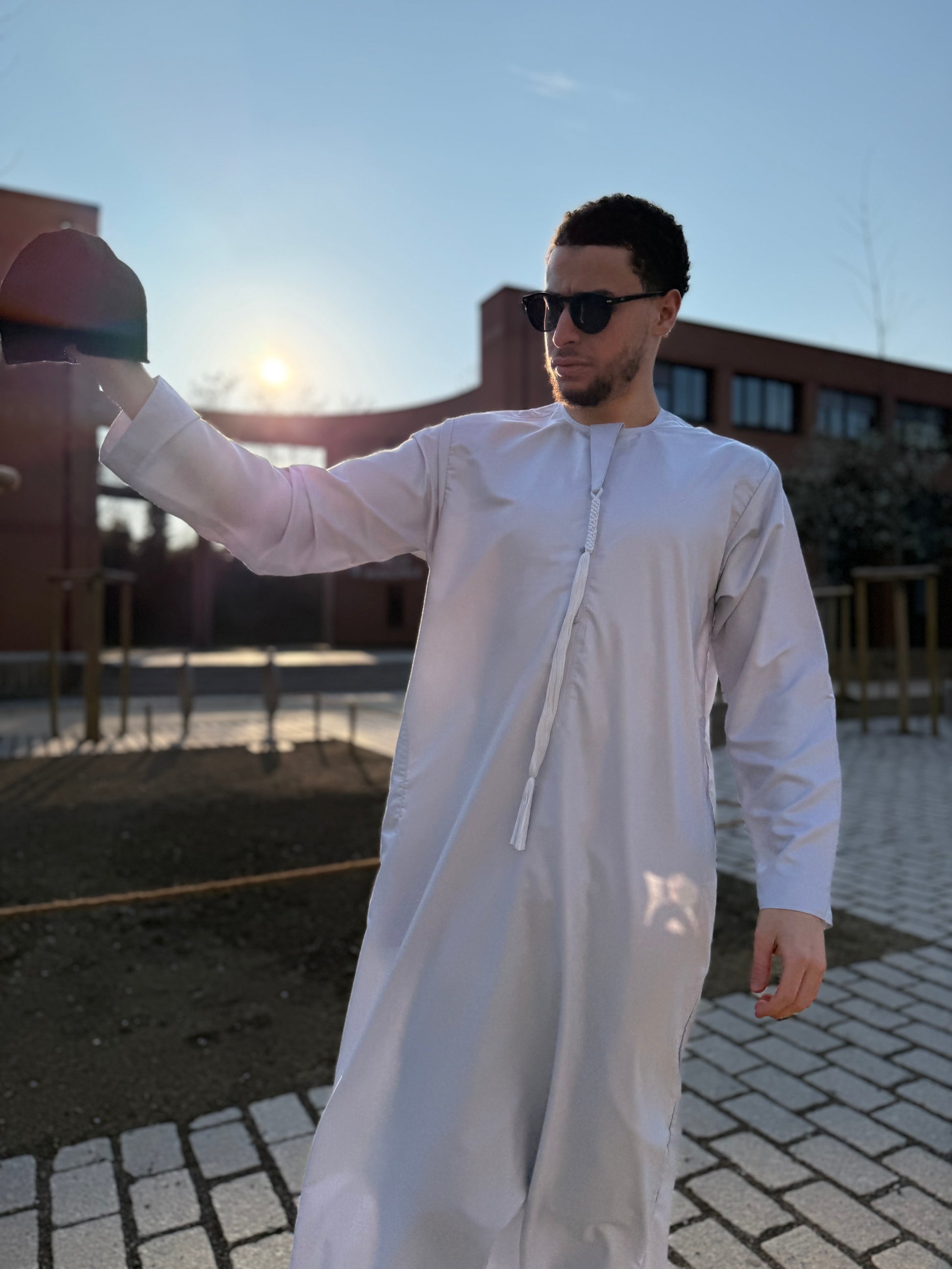 Emiratis Gris