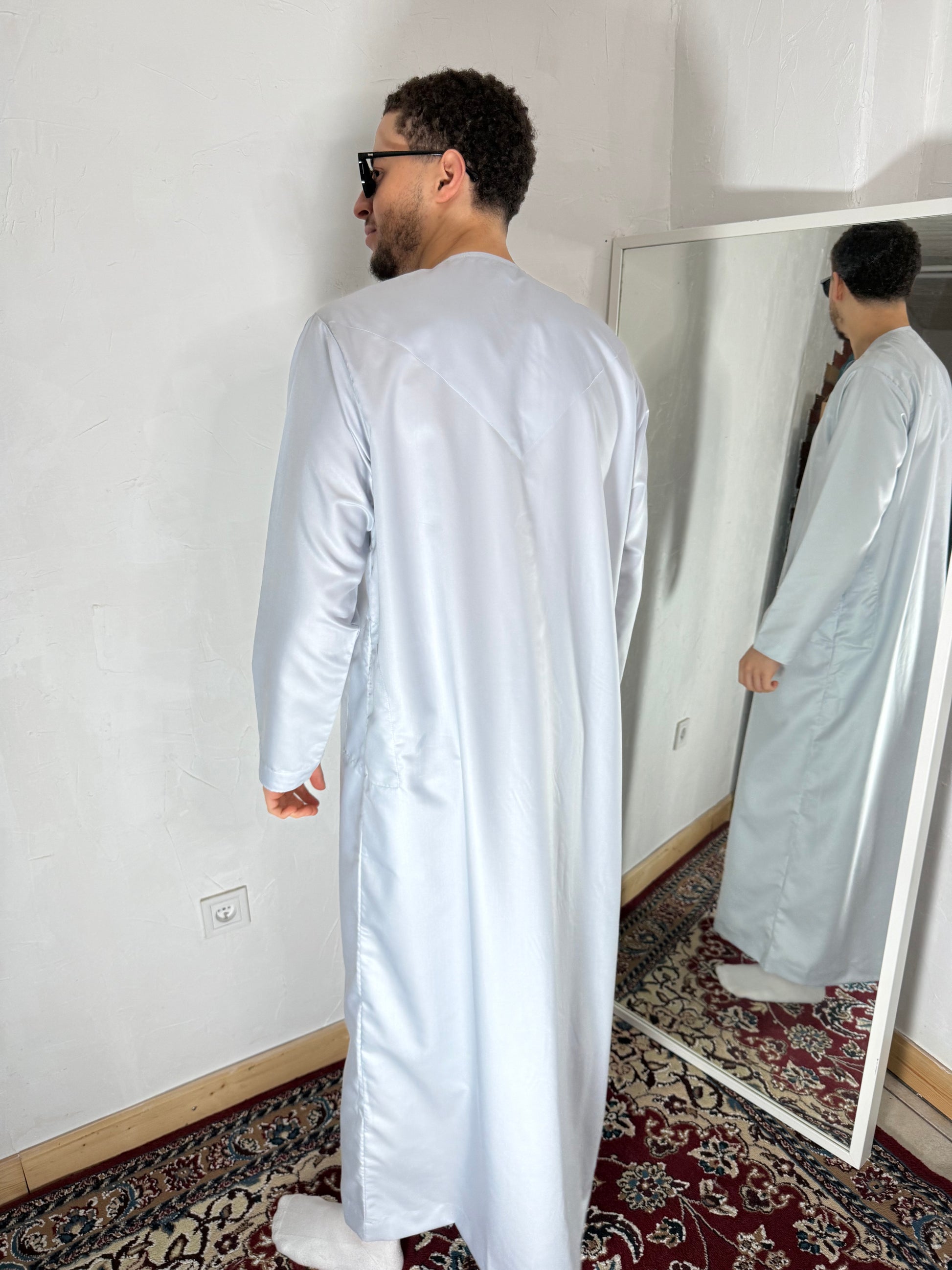 Emirati Signature — Grey Edition