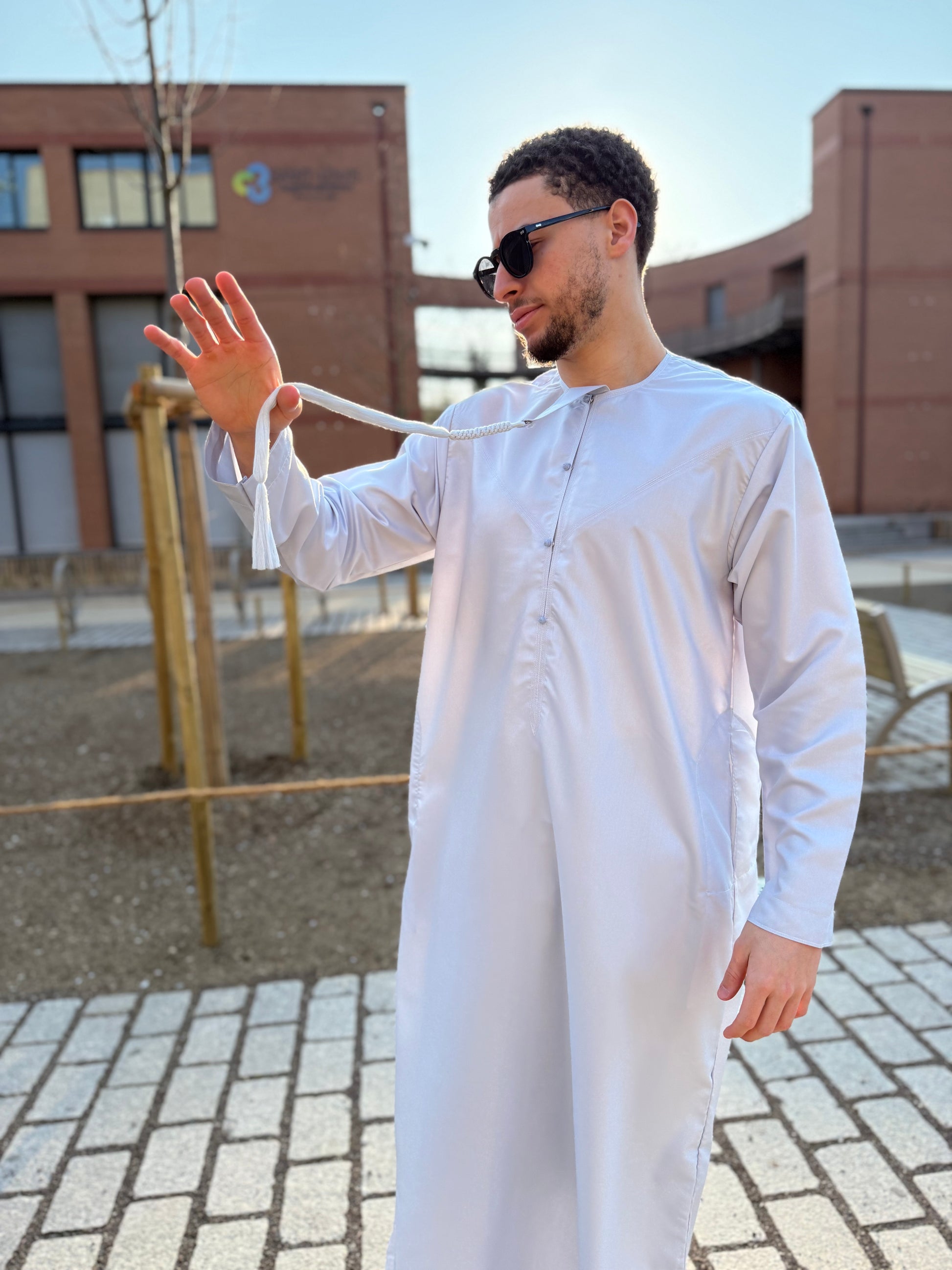 Emirati Signature — Grey Edition